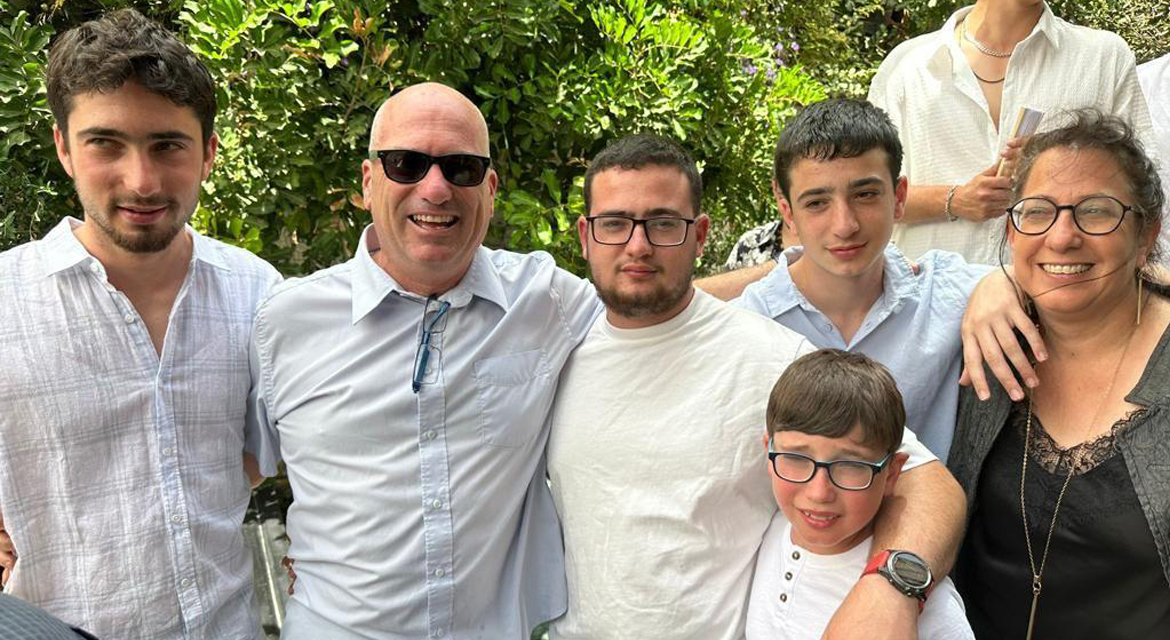 UJA Federation of New York >> <p><em>The Libstein family (Ofir, z"l, second from left, Nitzan, z"l, third from left, Vered, far right)</em></p>